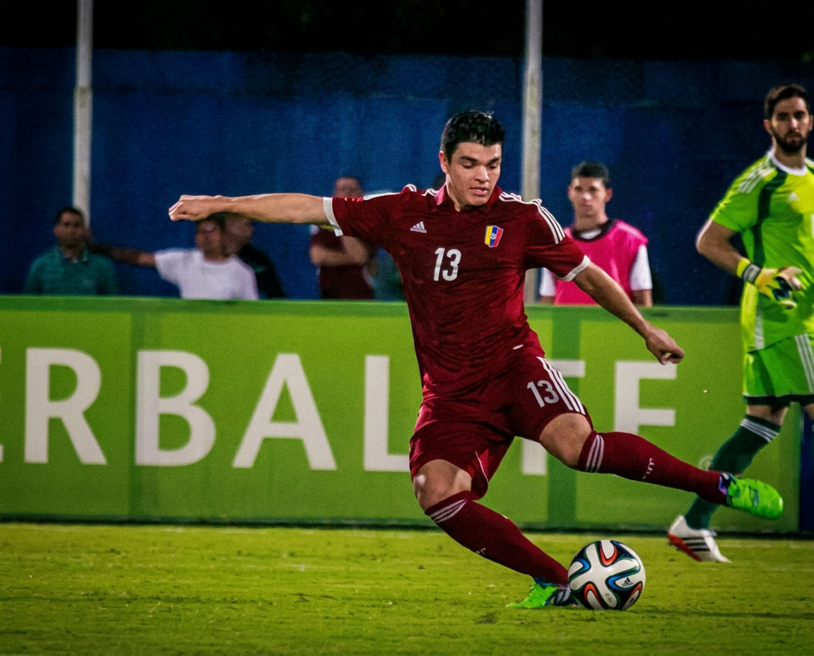 Juan Fuenmayor striking the ball in the Venezuela national team kit